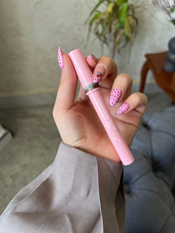 سایه استیکی دراگون👱🏻♀️🥥